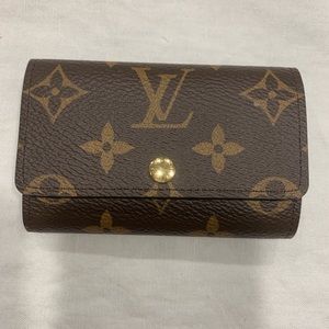 Louis Vuitton 6 key holder Monogram Canvas